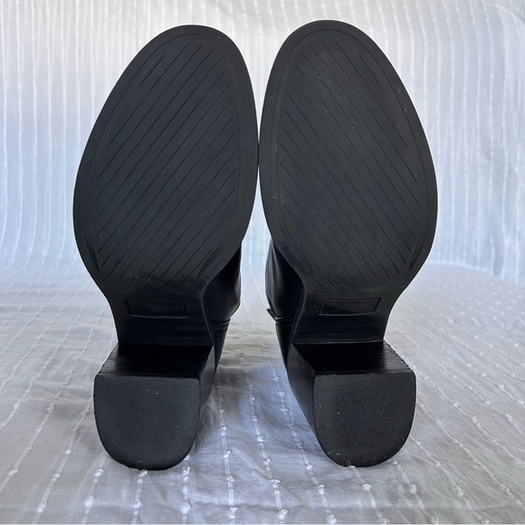 Steve Madden Black Ankle Boot, 3.25” block heel bootie, Slit size, 7 women - Picture 8 of 11